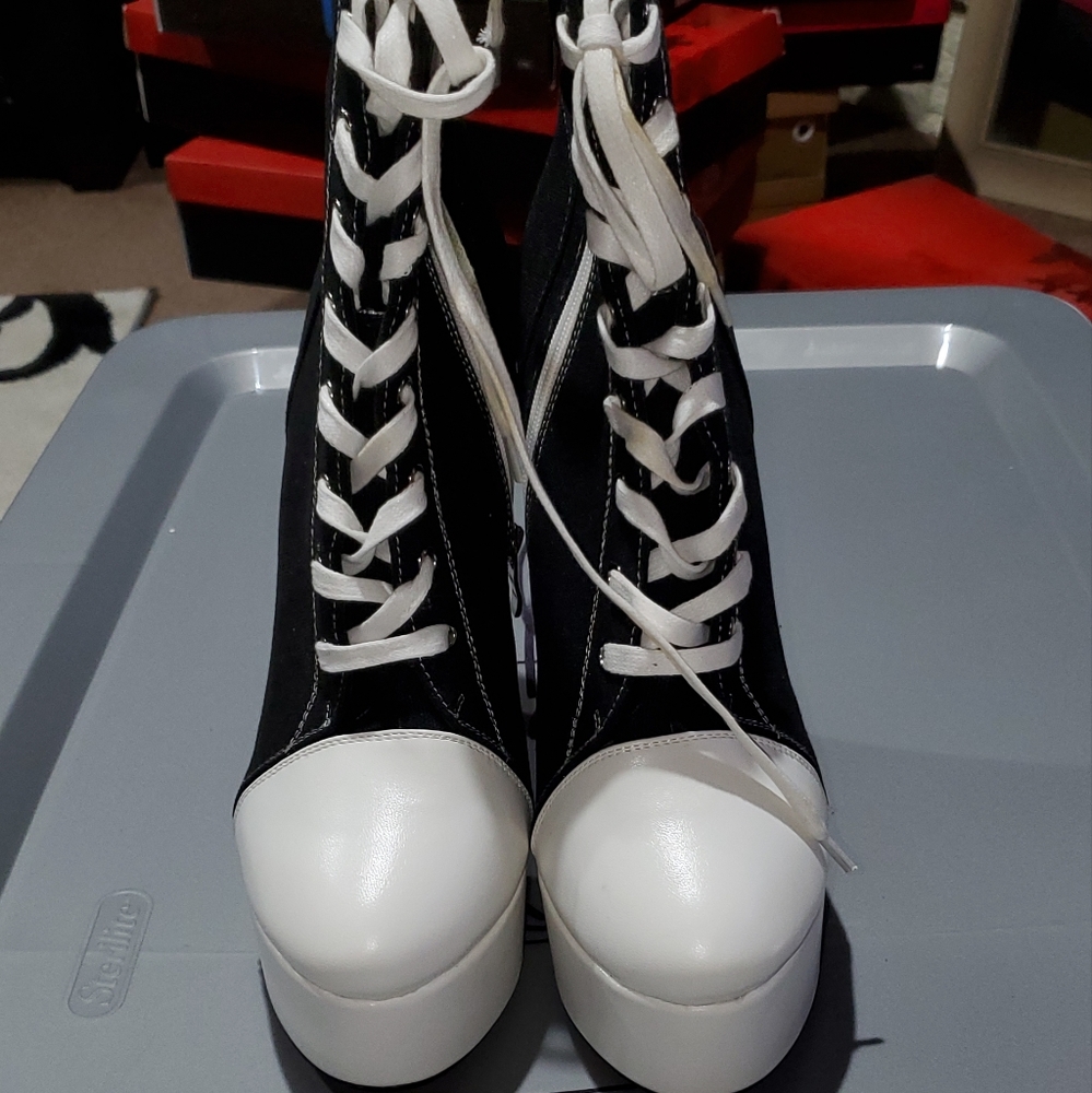 Platform ankle boots